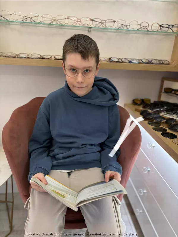 Okulary? To nie problem, to supermoc! Jak przyzwyczaić dziecko do noszenia oprawek?